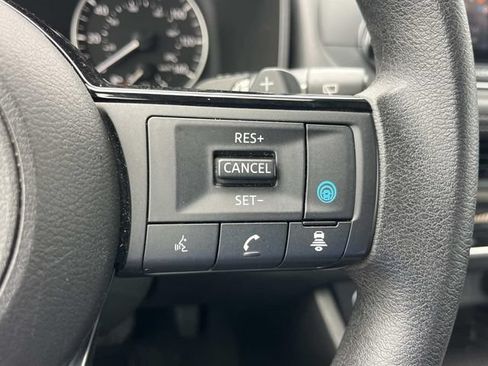 Used 2023 Nissan Rogue SV AWD/4WD image 32