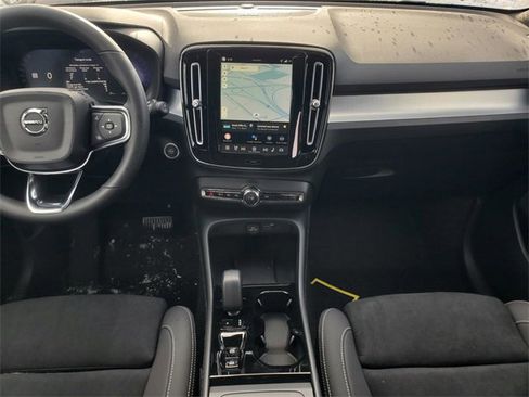 New 2026 Volvo XC40 B5 Ultra w/ Protection Package Premier image 30