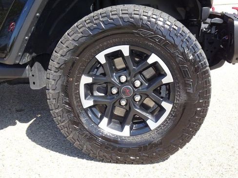 Used 2024 Jeep Gladiator Rubicon image 25