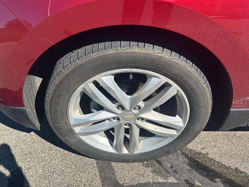 Used 2018 Chevrolet Equinox Premier FWD image 9