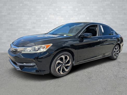 Used 2017 Honda Accord EX image 9