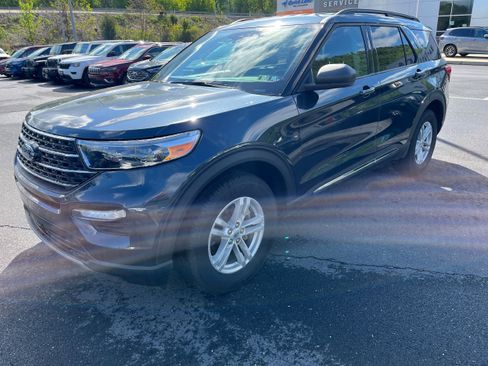 Used 2022 Ford Explorer XLT w/ Equipment Group 202A AWD/4WD image 24