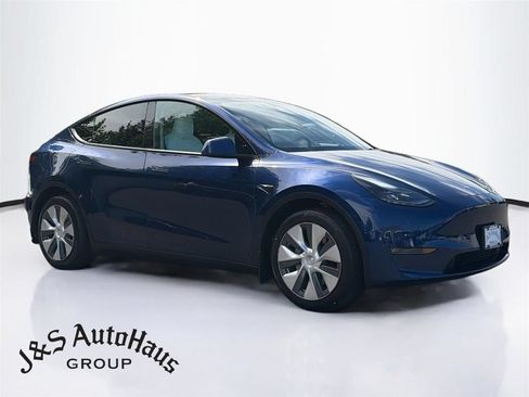 Used 2023 Tesla Model Y Long Range AWD/4WD image 1