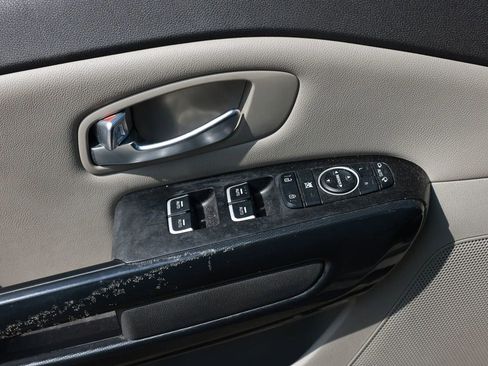 Used 2015 Kia Sedona EX image 47