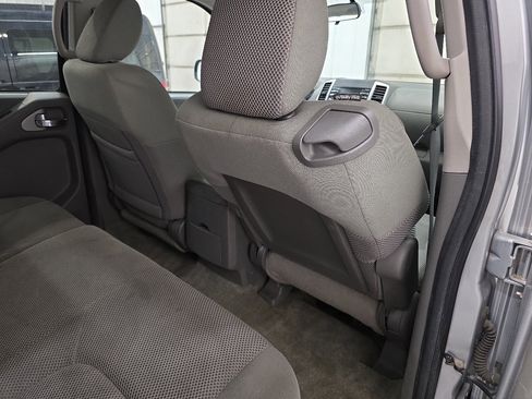 Used 2014 Nissan Frontier SV image 31