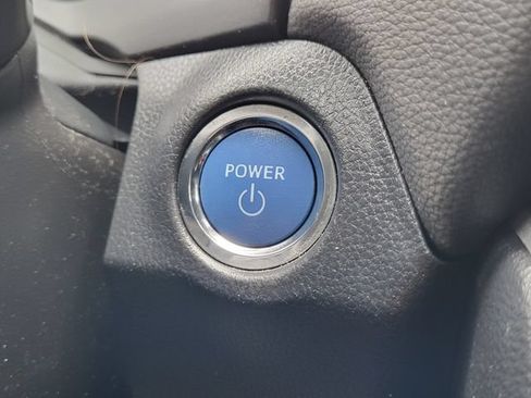 Used 2022 Toyota RAV4 XLE AWD/4WD image 17
