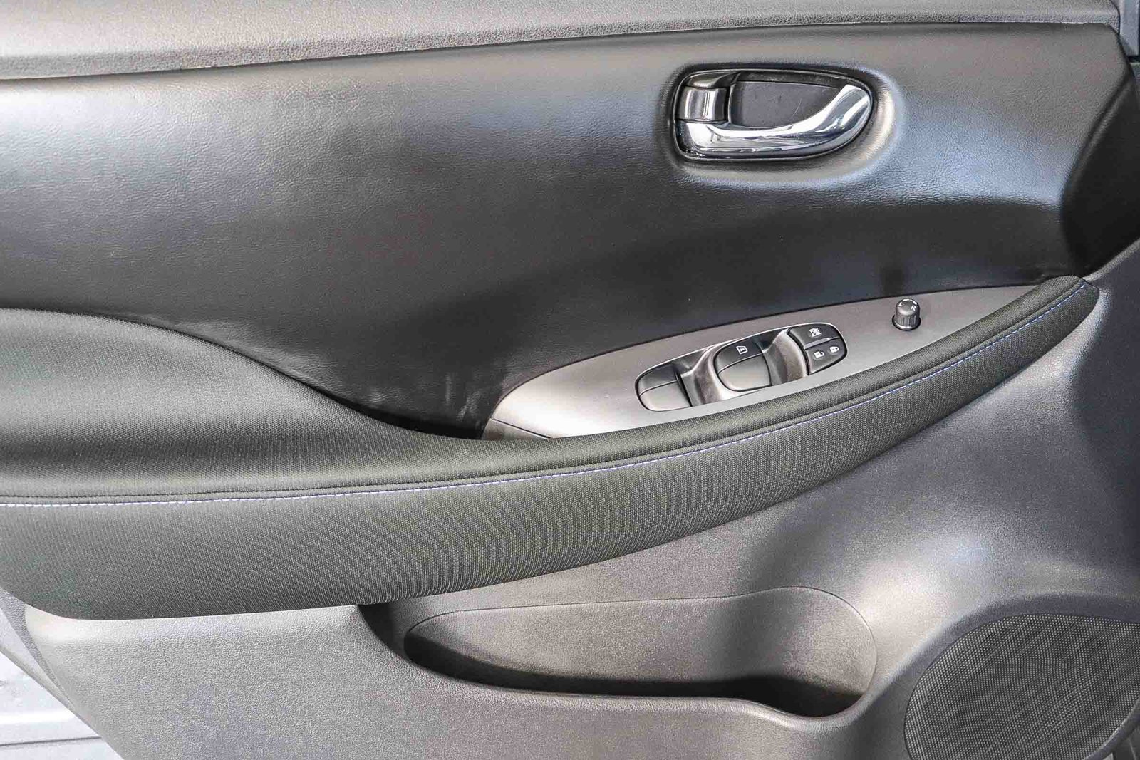 Used 2025 Nissan Leaf S FWD image 22