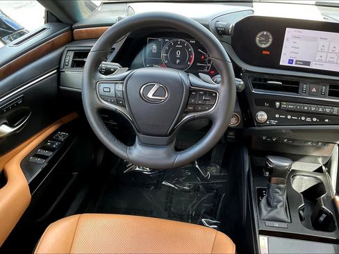 Used 2023 Lexus ES 350 w/ Premium Package image 6