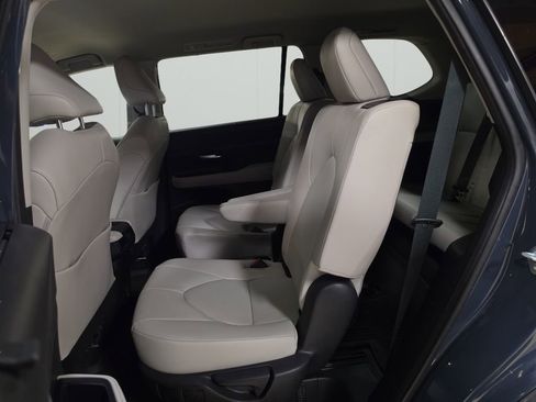 Used 2024 Toyota Grand Highlander AWD Hybrid image 14