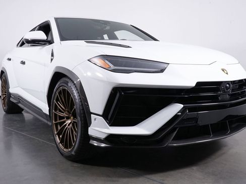 Used 2023 Lamborghini Urus Performante AWD/4WD image 18