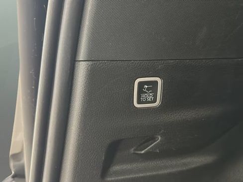 Used 2024 Jeep Wagoneer L Series II w/ Flexible Seating Group AWD/4WD image 30
