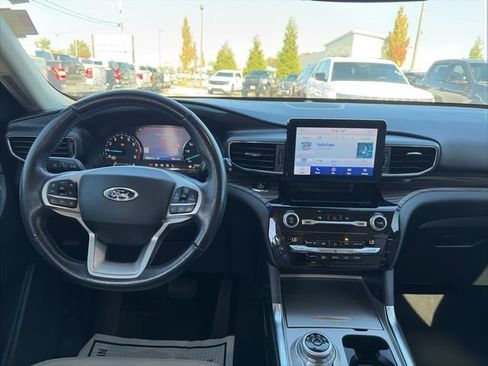 Used 2021 Ford Explorer Limited w/ Equipment Group 301A AWD/4WD image 14