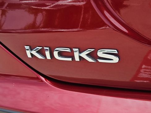 Used 2021 Nissan Kicks SR w/ SR Premium Package FWD image 12