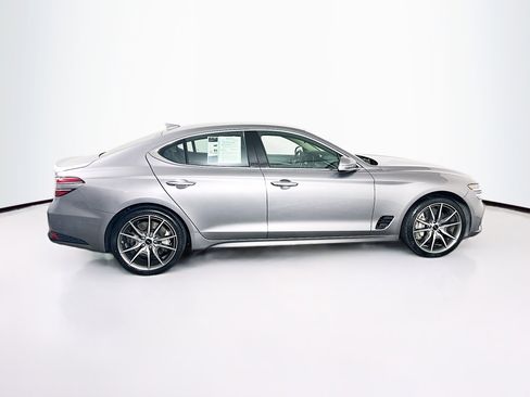 Used 2025 Genesis G70 2.5T image 10