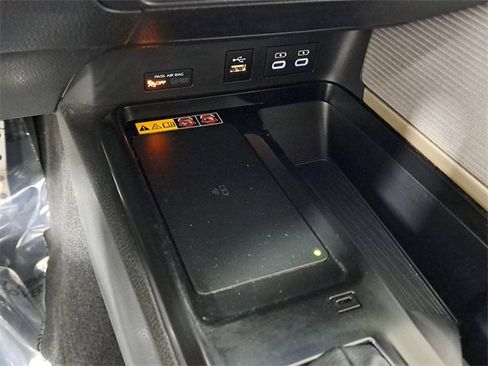 Used 2025 Toyota Camry SE image 31