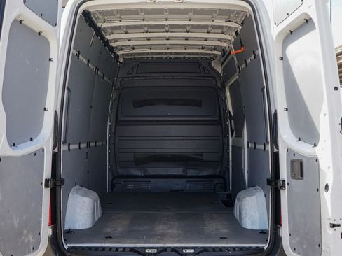 Used 2016 Mercedes-Benz Sprinter 2500 image 35