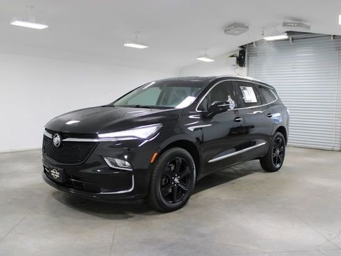 Used 2024 Buick Enclave Essence w/ Sport Touring Edition image 4