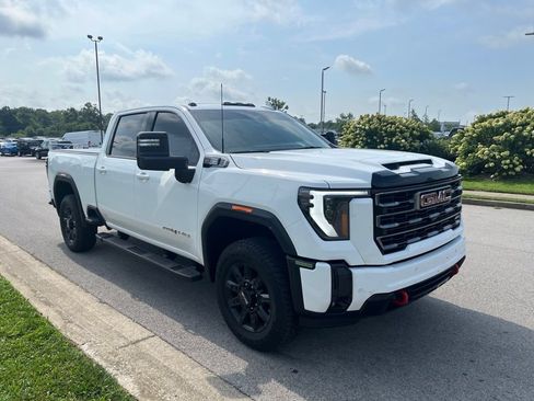 Used 2026 GMC Sierra 2500 AT4 w/ AT4 Preferred Package AWD/4WD image 2