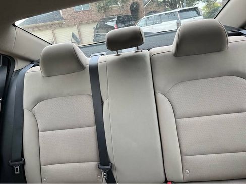 Used 2017 Hyundai Elantra SE FWD image 10