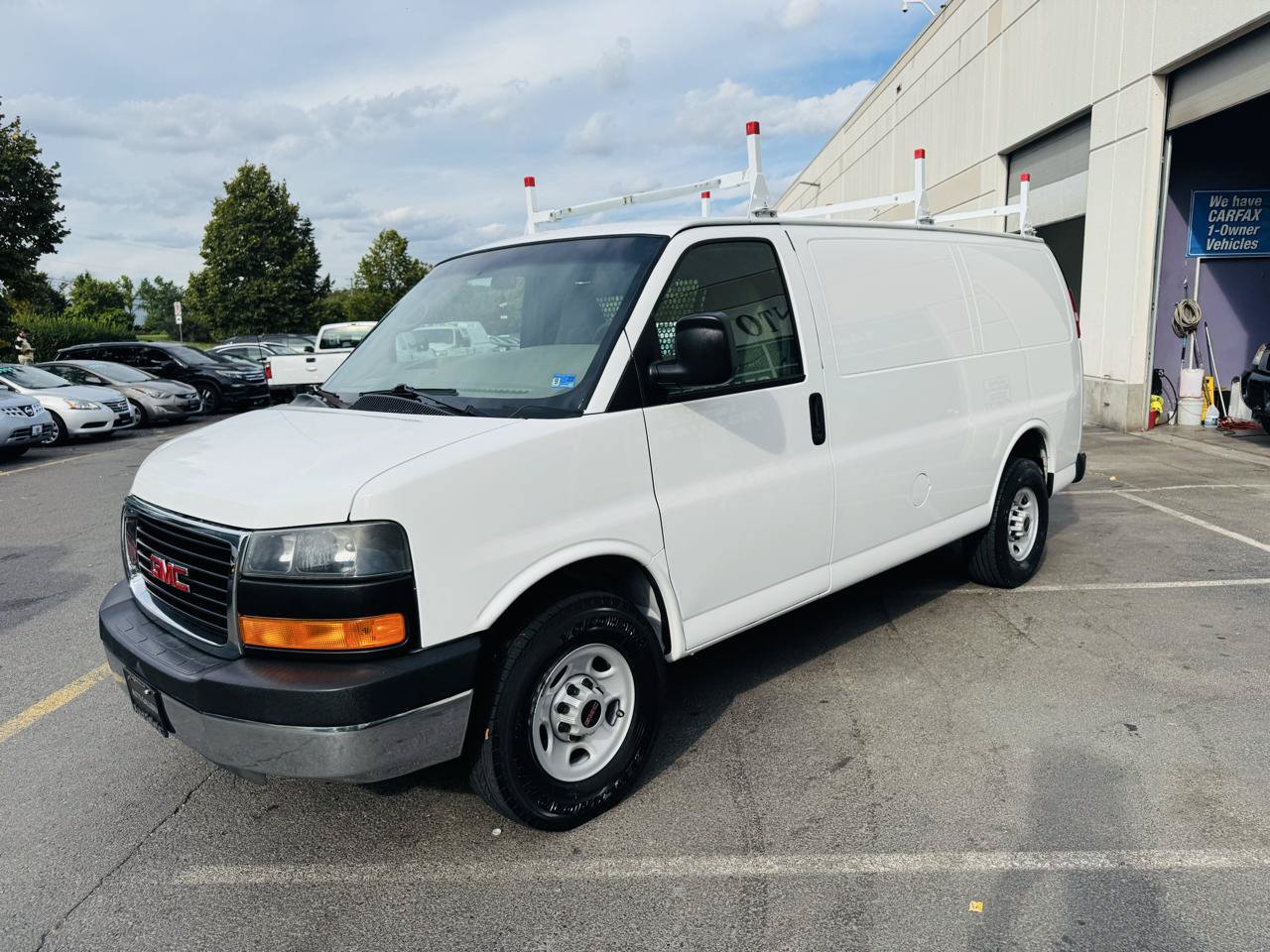 Used 2009 GMC Savana 2500 w/ Chrome Appearance Package RWD image 11