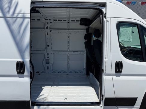 Used 2024 RAM ProMaster 2500 w/ Safety Group FWD image 9