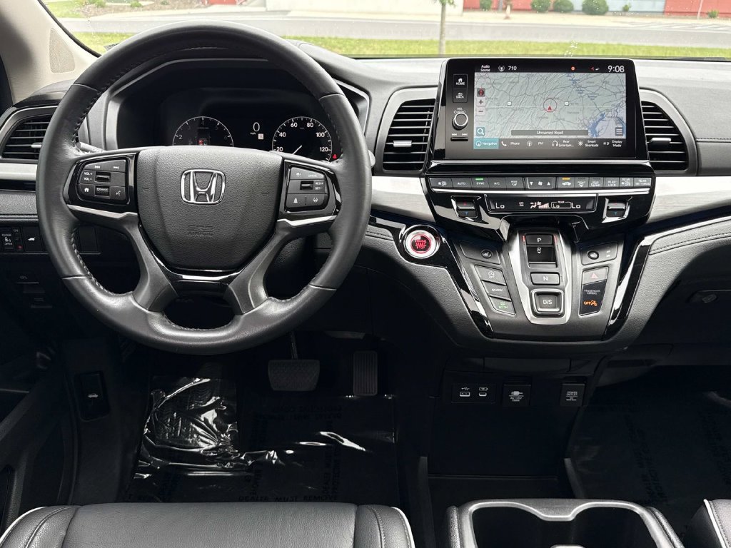 Used 2025 Honda Odyssey Touring image 3