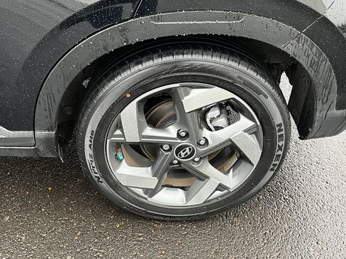 Used 2022 Hyundai Venue SEL image 25