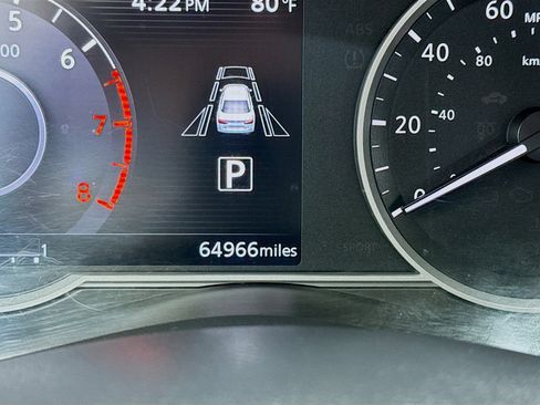Used 2021 Nissan Versa SV FWD image 8