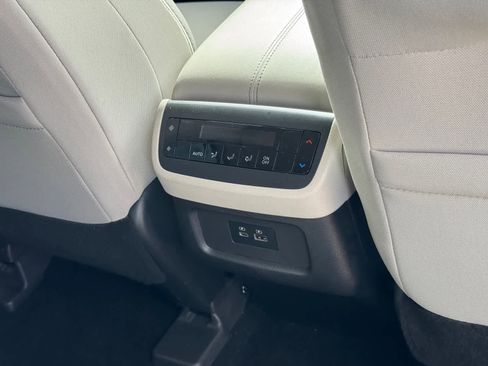 Certified 2022 Nissan Pathfinder SV image 14