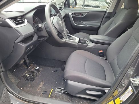 Used 2020 Toyota RAV4 LE image 6