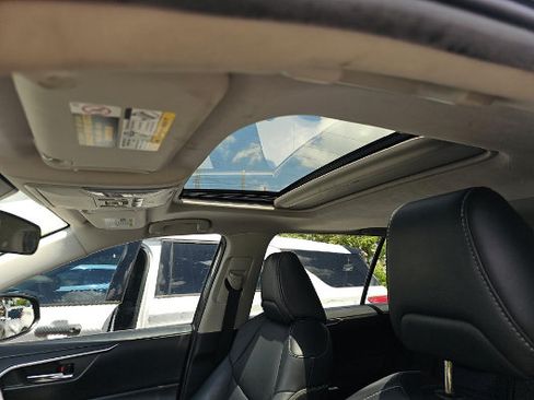 Used 2021 Toyota RAV4 XLE Premium FWD image 11