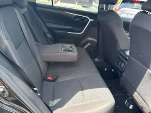 Used 2023 Toyota RAV4 LE AWD/4WD image 16