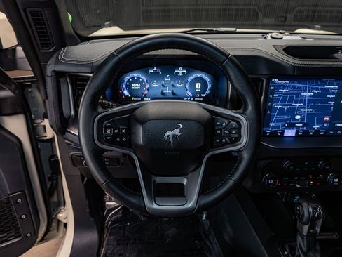 Used 2025 Ford Bronco Outer Banks image 16