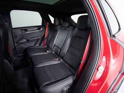 New 2026 Porsche Cayenne GTS image 34