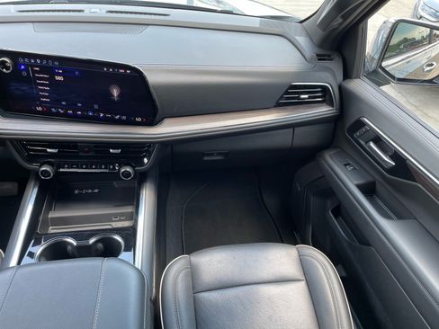 Used 2025 Chevrolet Tahoe Premier RWD image 10