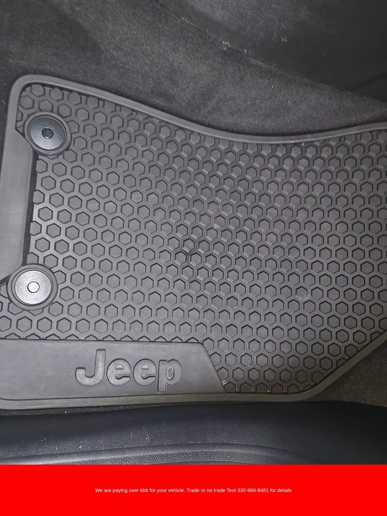 Used 2025 Jeep Compass Latitude w/ Sun & Sound Group AWD/4WD image 27