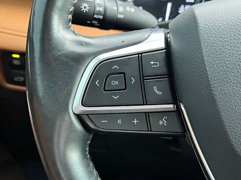 Used 2021 Toyota Highlander Platinum image 31