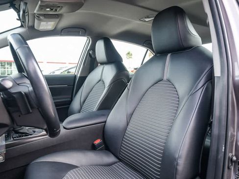 Used 2022 Toyota Camry SE FWD image 17