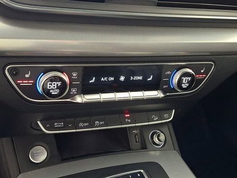 Used 2020 Audi Q5 2.0T Titanium Premium Plus w/ Premium Plus Package image 17