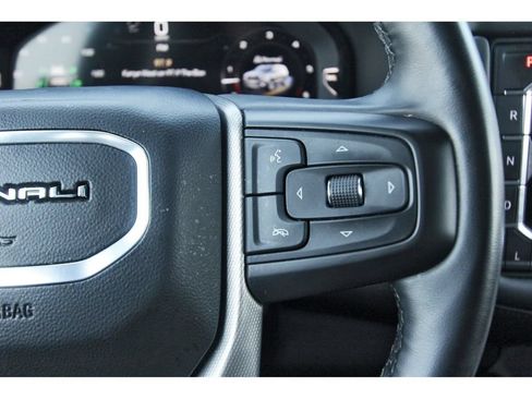 Used 2024 GMC Yukon Denali RWD image 17