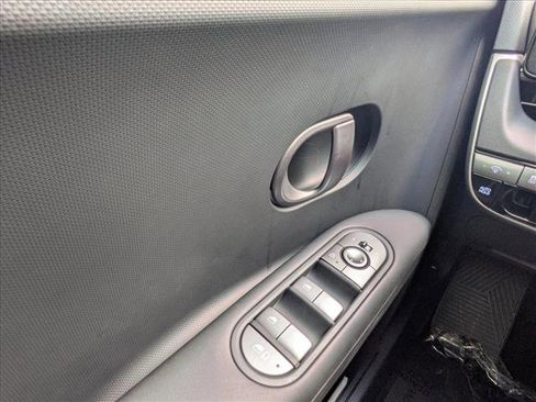 New 2025 Hyundai Ioniq 5 SE image 17