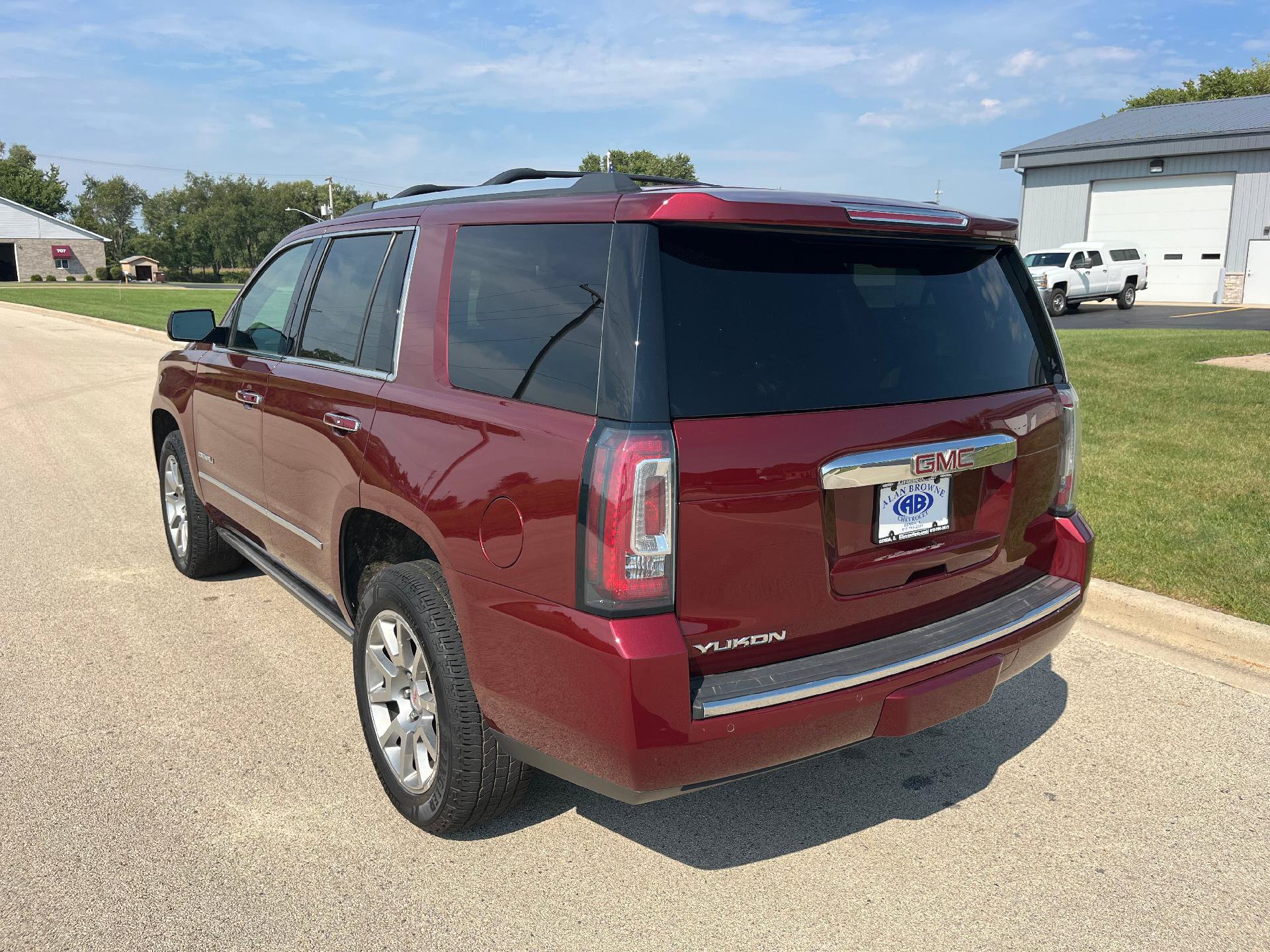 Certified 2020 GMC Yukon Denali w/ Open Road Package AWD/4WD image 4