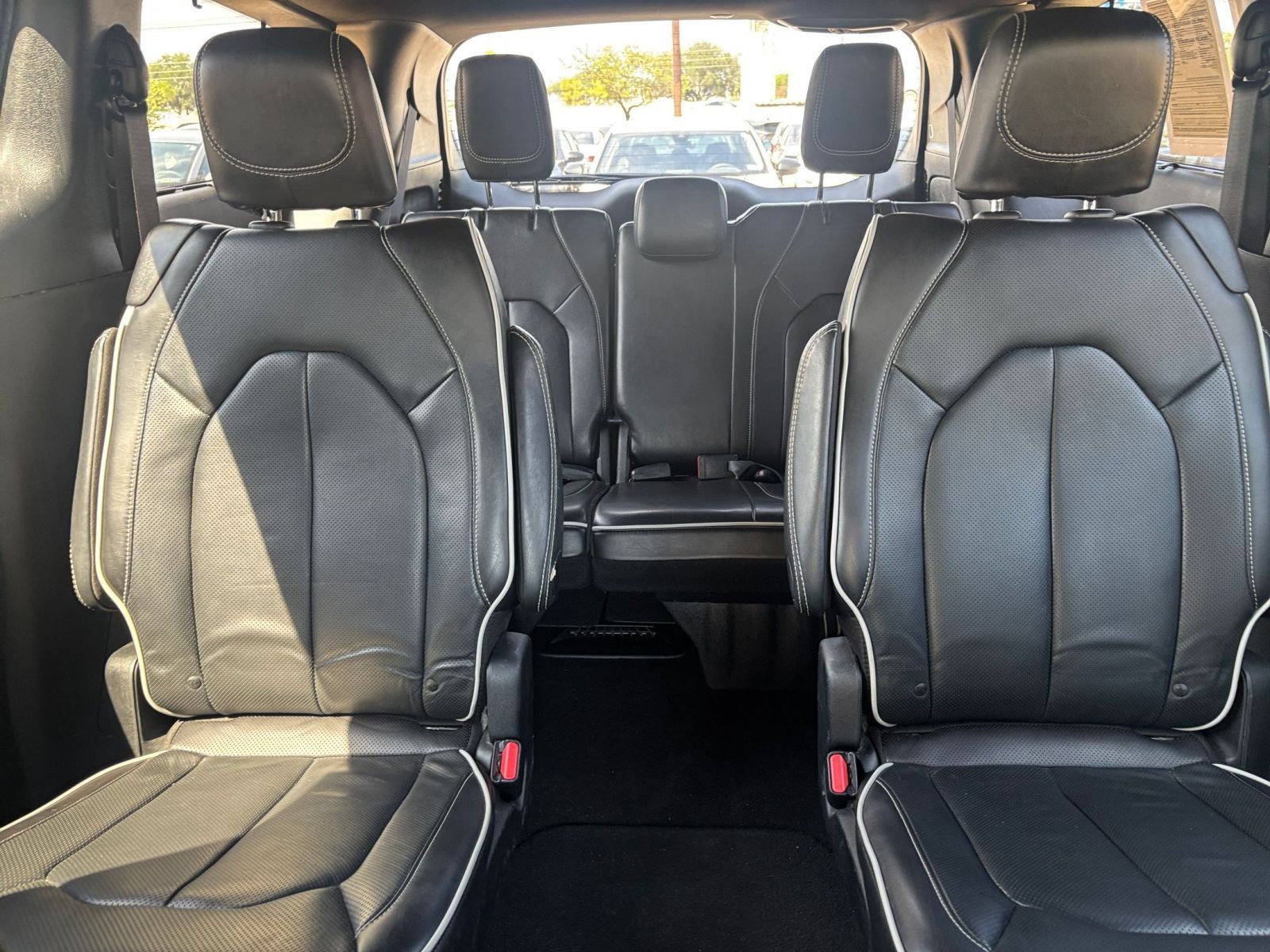 Used 2025 Chrysler Pacifica Limited FWD image 42