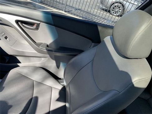 Used 2013 Hyundai Elantra SE image 28