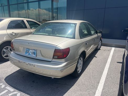 Used 2002 Saturn S-Series SL1 FWD image 5
