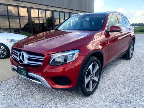 Used 2018 Mercedes-Benz GLC 300 4MATIC image 2