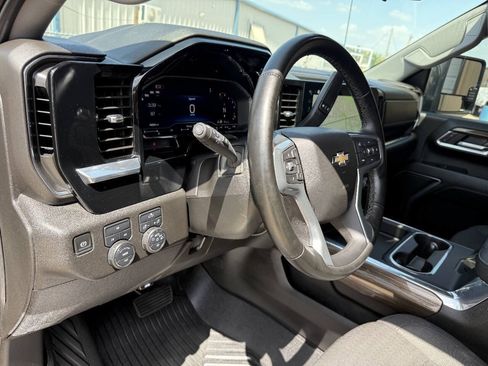 Used 2024 Chevrolet Silverado 2500 LT AWD/4WD image 17