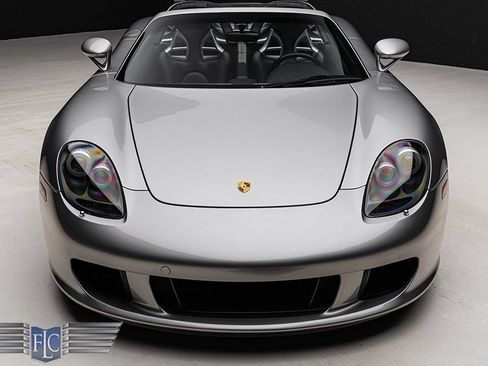Used 2005 Porsche Carrera GT RWD image 3