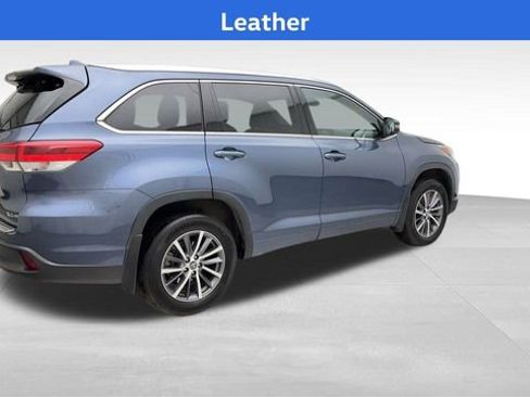 Used 2017 Toyota Highlander XLE image 2