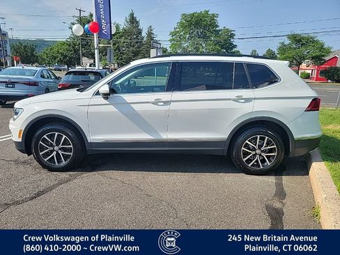 Certified 2021 Volkswagen Tiguan SE w/ Panoramic Sunroof Package AWD/4WD image 25